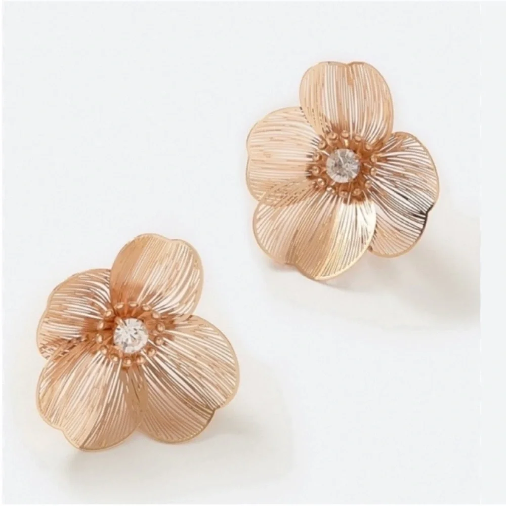 NWOT Anthropologie Aurelia Gold Flower Statement Earrings